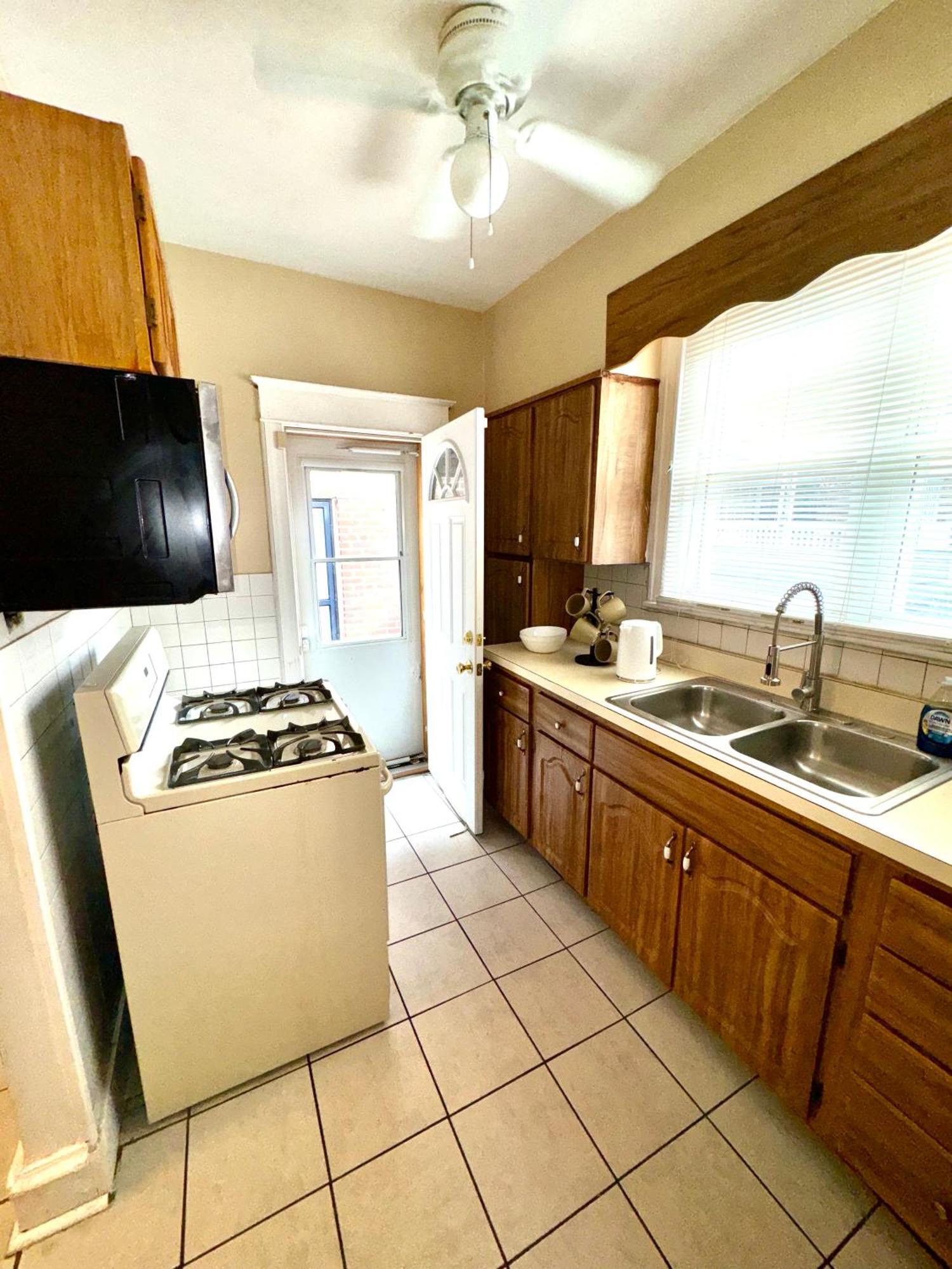 A Perfect Place To Call Home, Free Parking At Time Holiday home Philadelphia